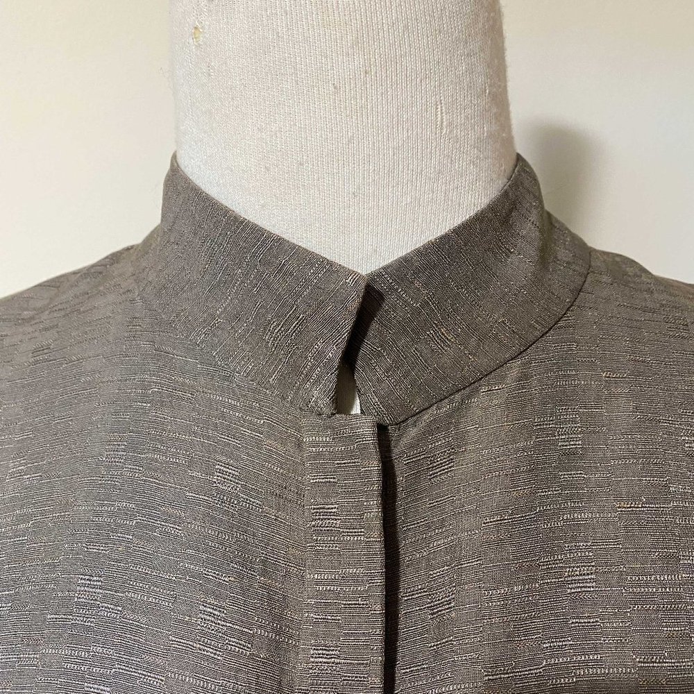 Eileen Fisher Gray Silk blouse - Mandarin collar - size small - Picture 3 of 5